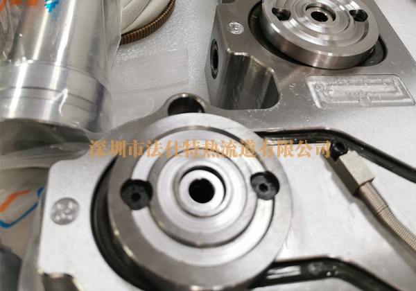 一出八针阀式热流道系统